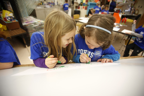 two kid in  a classroom drawing