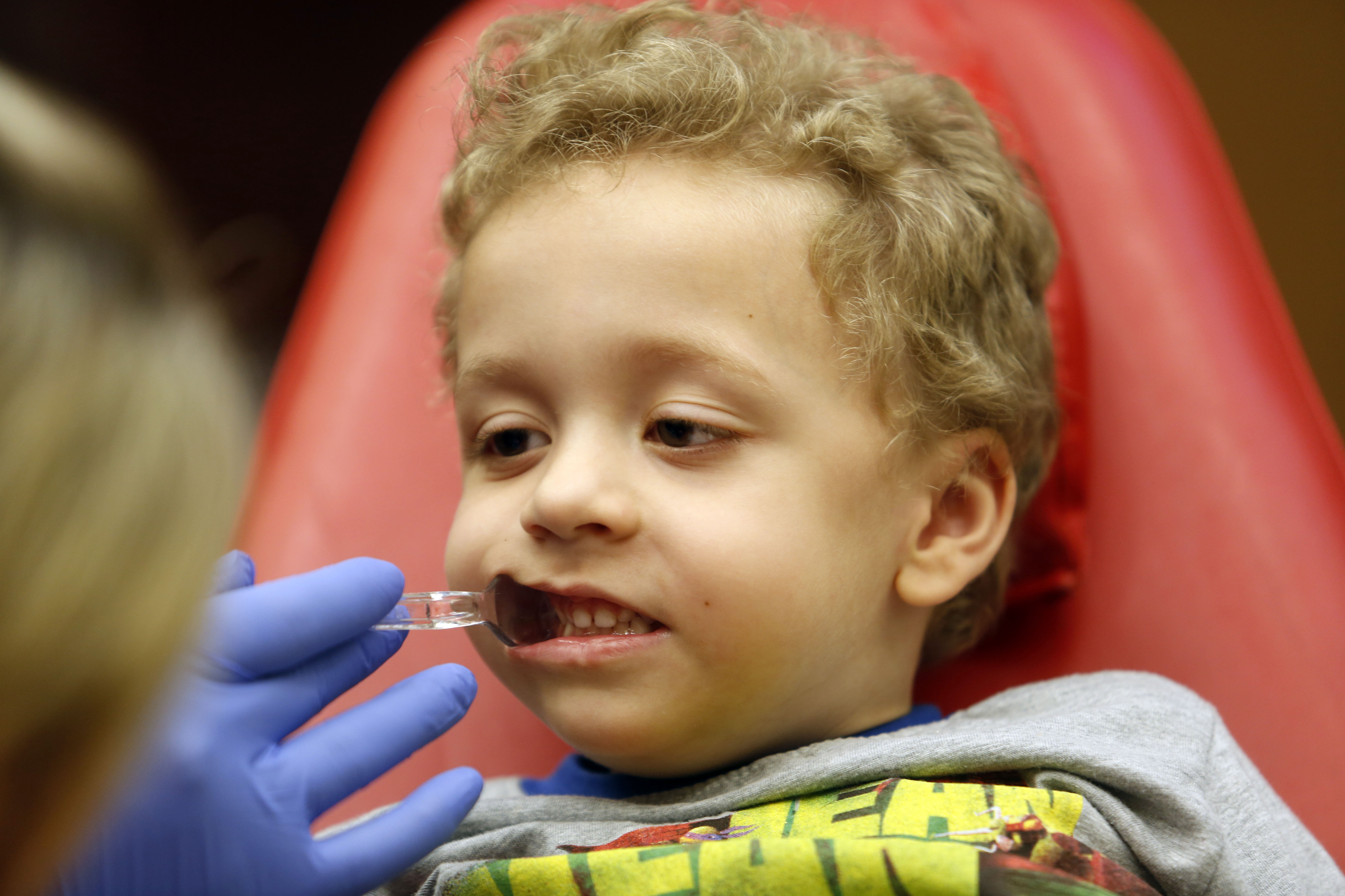 student receives dental screening